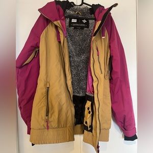 PWDR Room size large Women’s Ski and Snowboarding jacket.